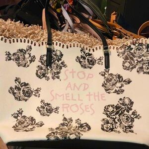 🌹Betsey Johnson roses tote